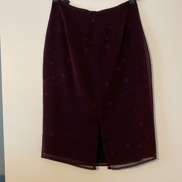 Express size 3/4 midi skirt. Lightweight snd lined. - Picture 3 of 5